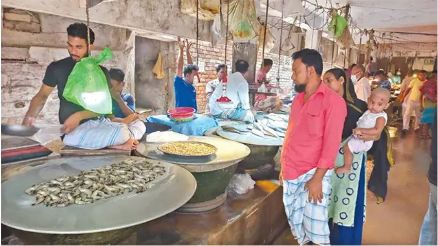 মেলে না আয়-ব্যয়ের হিসাব