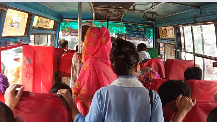 ঢাকায় গণপরিবহণে হয়রানির শিকার ৬৩ শতাংশ নারী