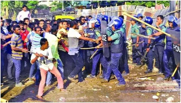 চট্টগ্রামে ছাত্রলীগের তাণ্ডব পুলিশের সঙ্গে সংঘর্ষ