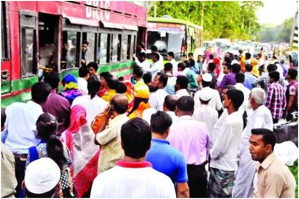 ভাড়াটে মস্তান দিয়ে যাত্রী শায়েস্তা