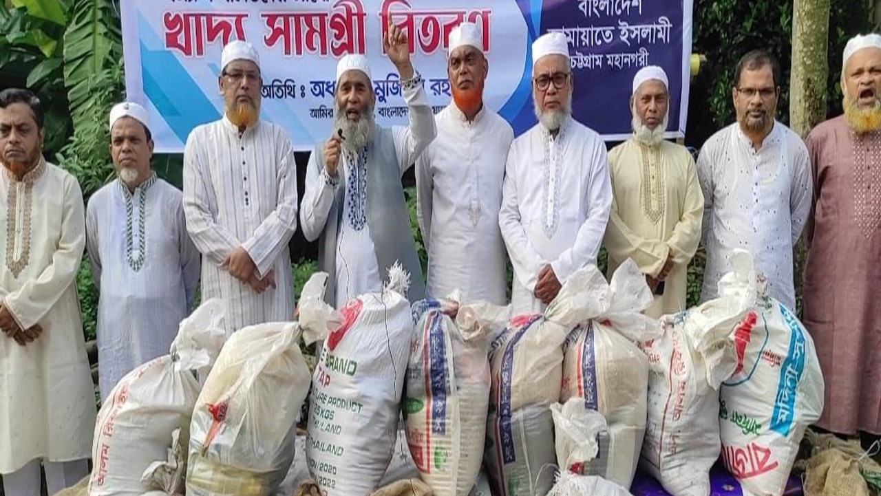 সচ্ছল লোকের দায়িত্ব হলো আর্তমানবতার পাশে দাঁড়ানো- অধ্যাপক মুজিবুর রহমান