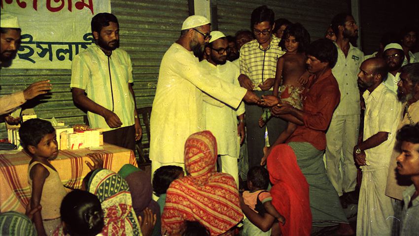 বন্যা কবলিত মানুষের মাঝে ঔষধ বিতরণে শহীদ মাওলানা মতিউর রহমান নিজামী
