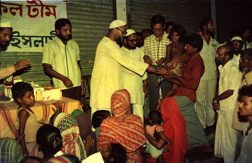 বন্যা কবলিত মানুষের মাঝে ঔষধ বিতরণে শহীদ মাওলানা মতিউর রহমান নিজামী