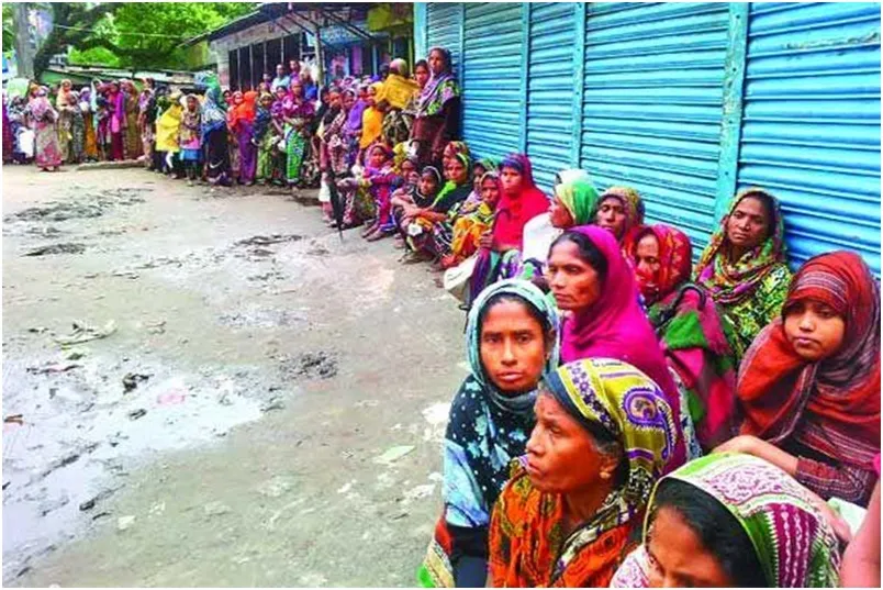 ত্রাণ অপ্রতুল, খালি হাতে ফিরছে মানুষ