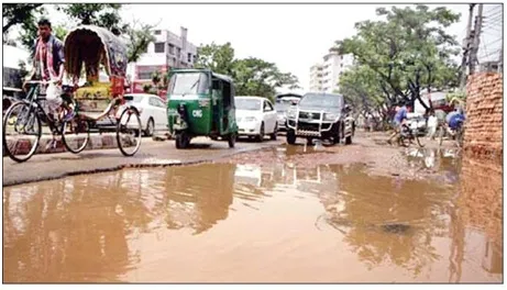 চট্টগ্রামে রাস্তাঘাট খানাখন্দে বেহাল
