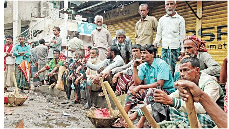 শ্রমের হাটে অভাবী মানুষ
