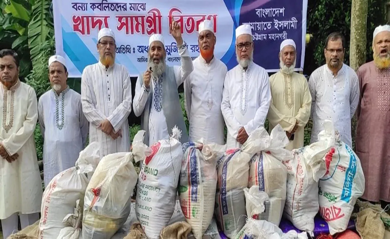 সচ্ছল লোকের দায়িত্ব হলো আর্তমানবতার পাশে দাঁড়ানো