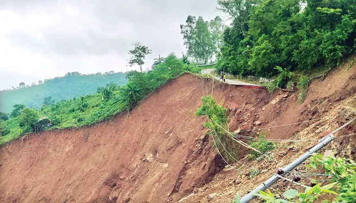 ধস-বন্যায় বিপর্যস্ত পাহাড়ে দুর্ভোগ
