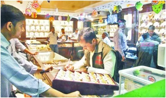 আপন জুয়েলার্সে অভিযান ২৮৬ কেজি স্বর্ণালঙ্কার জব্দ