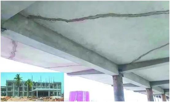 নির্মাণকাজ শেষের আগেই প্লাটফর্মে ফাটল