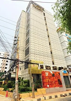 রেইনট্রি হোটেলের মালিক হারুনের পরিবার