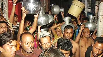 বিশুদ্ধ পানির সংকটে রাজধানীতে হাহাকার