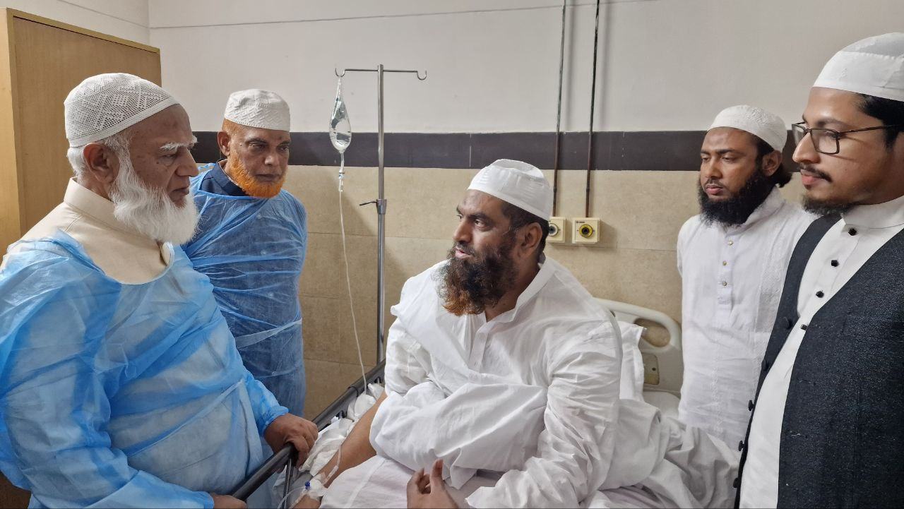 মাওলানা মামুনুল হককে দেখতে হাসপাতালে আমীরে জামায়াত ডা. শফিকুর রহমান