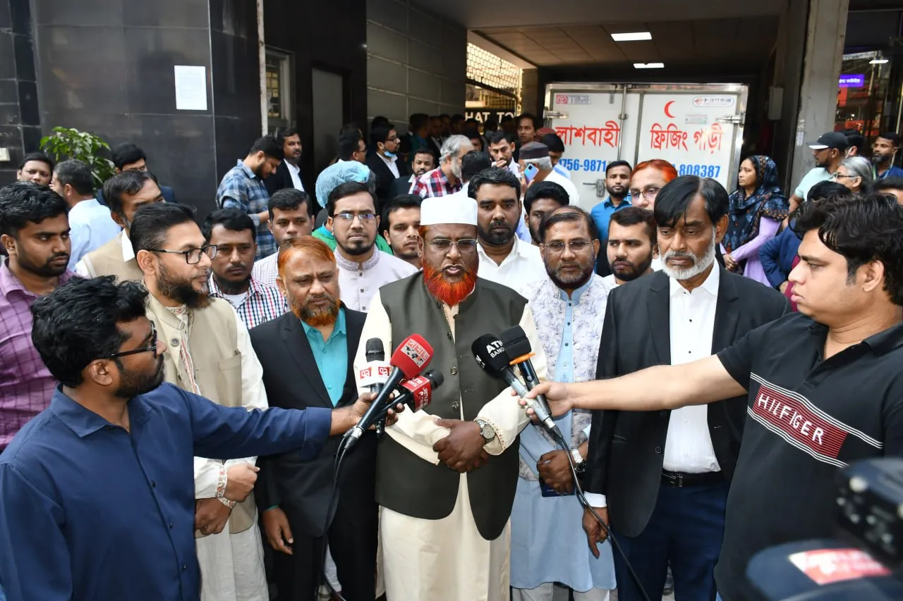 সুপ্রিম কোর্টের সাবেক বিচারপতি মরহুম মুহাম্মাদ আবদুর রউফ কে দেখতে হাসপাতালে ছুটে যান সেক্রেটারি জোনারেল