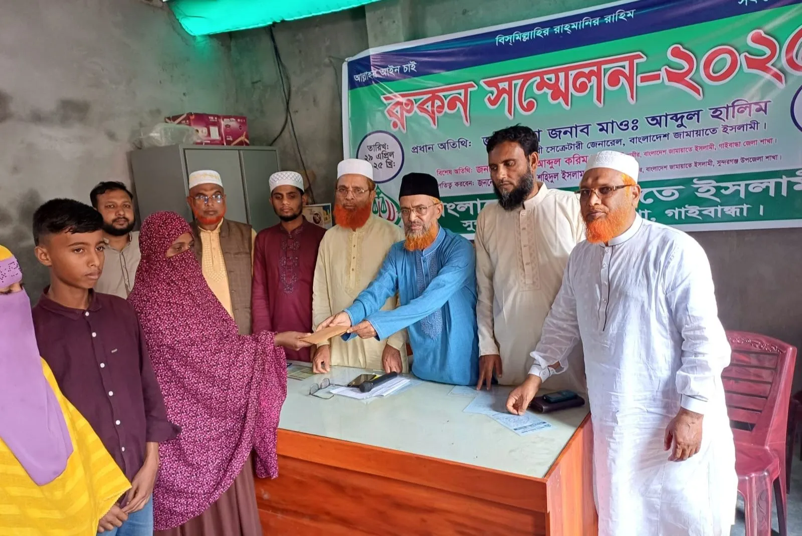 গাইবান্ধায় নিহত ইজিবাইক চালক আনিসুরের পরিবারের পাশে জামায়াতে ইসলামী