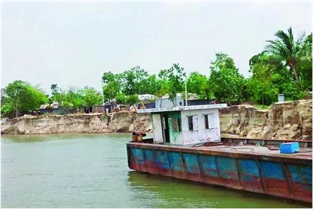 নদী ভাঙনে পদ্মাপাড়ে হাহাকার