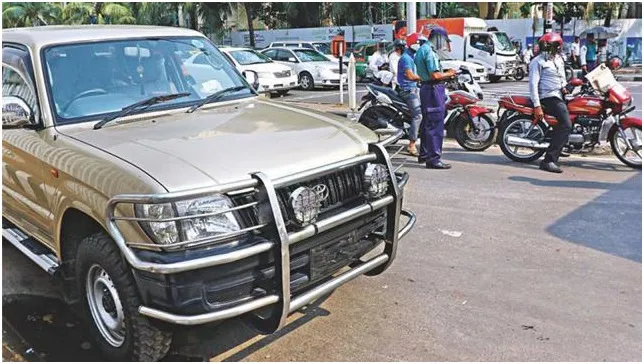 ‘আমি রং সাইডে যাব, তুই আটকানোর কে?’