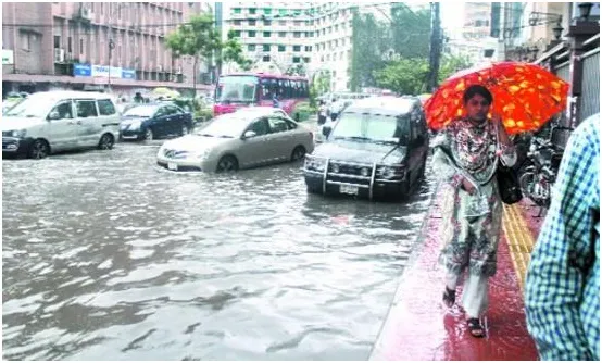 বৃষ্টিতে জনজীবনে বিপর্যয়