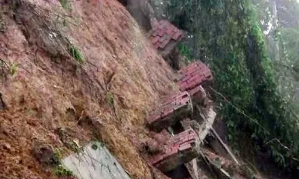 পাহাড়ধসে ২ সেনাকর্মকর্তাসহ নিহত ১২৯