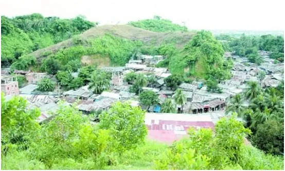 পাহাড়ের কোল ছাড়তে পারছে না ঝুঁকিতে থাকা মানুষ