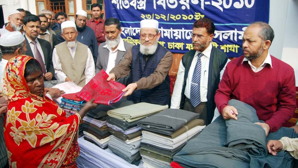 শীতবস্ত্র বিতরণে আমীরে জামায়াত জনাব মকবুল আহমাদ