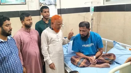 ছাত্রদল সন্ত্রাসীদের নৃশংস হামলায় গুরুতর আহত নিউমার্কেট থানার রুকন অ্যাডভোকেট আতিকুর রহমান