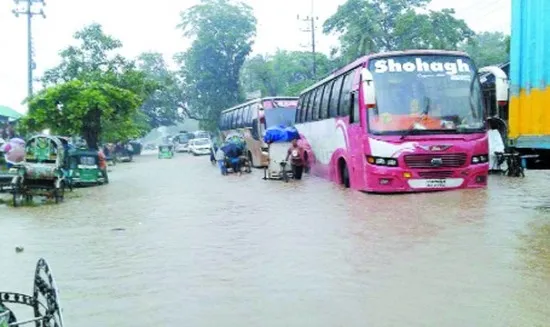 বন্যা ও পাহাড়ধসে ৯ জনের মৃত্যু