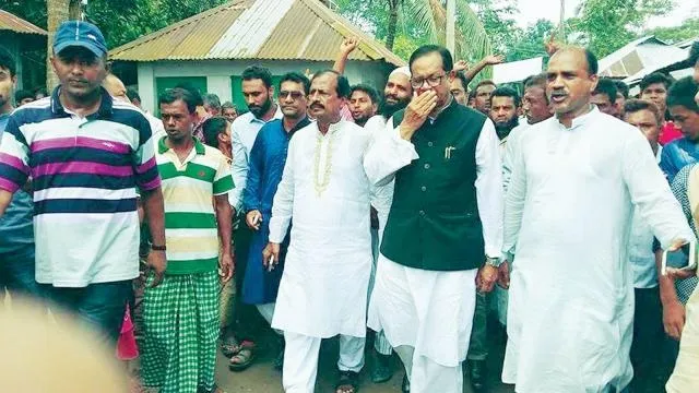 পরোয়ানার আসামি চিফ হুইপের সঙ্গে