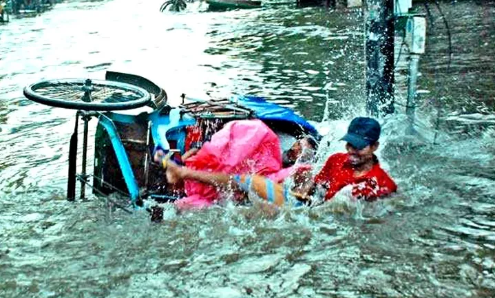 আট সংস্থার সমন্বয়হীনতায় রাজধানীতে জলাবদ্ধতা