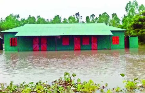 উত্তর-মধ্যাঞ্চলে বন্যা পরিস্থিতির অবনতি