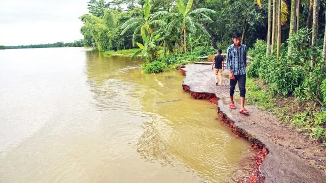 বন্যায় কয়েক শ কোটি টাকার ক্ষতির আশঙ্কা