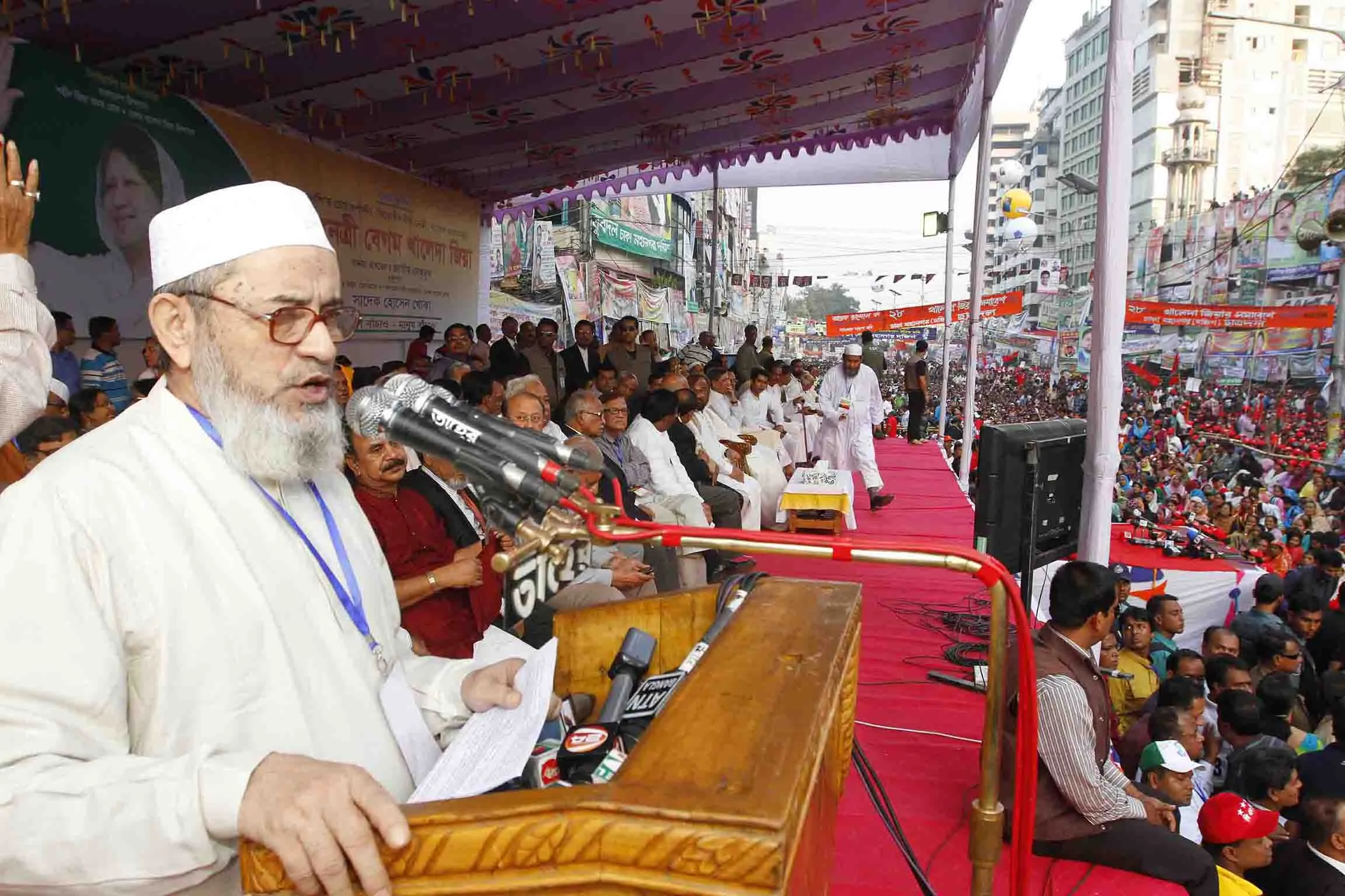জামায়াতকে রাজনৈতিকভাবে মোকাবিলায় ব্যর্থ হয়ে সরকার কথিত মানবতাবিরোধী বিচারের নামে প্রহসন করছে