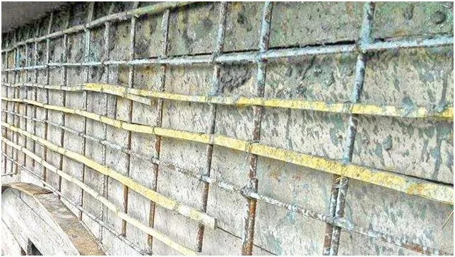 দেয়াল নির্মাণে রডের সঙ্গে বাঁশের কঞ্চি!
