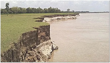 নদী ভাঙনে দৃশ্যমান হচ্ছে বন্যার ক্ষত