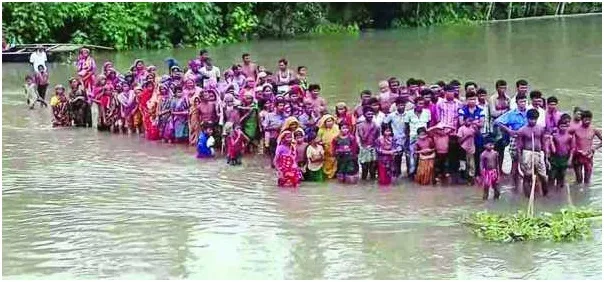 ত্রাণের জন্য হাহাকার