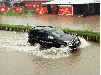 খুলনায় অপরিকল্পিত ড্রেনেজ ব্যবস্থা ময়লা আবর্জনায় খাল ভরাট