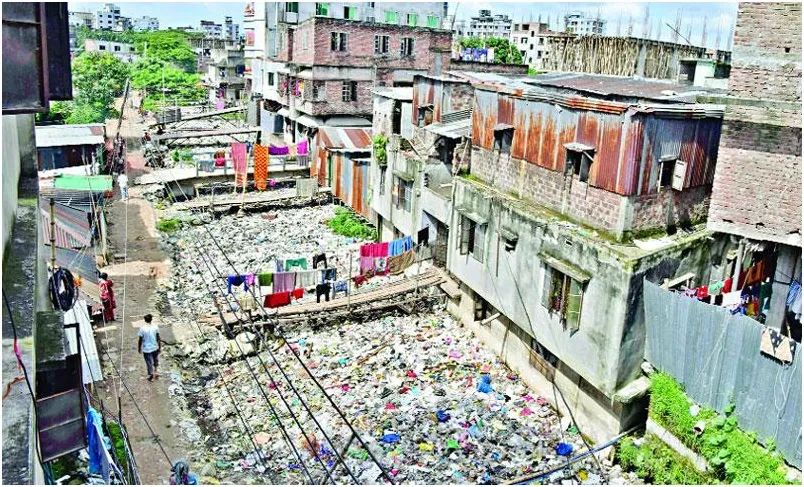 ঢাকা ডুবছে খাল দখলে