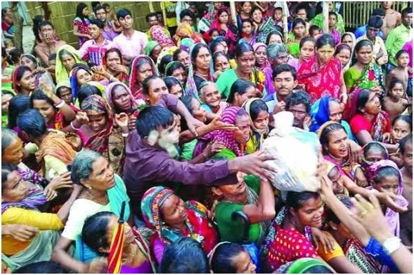 পর্যাপ্ত ত্রাণ নেই, চরম কষ্টে দিন কাটছে বানভাসির