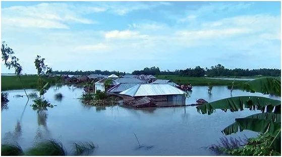 বন্যা দীর্ঘ হওয়ায় সঞ্চিত খাদ্য ফুরিয়ে গেছে ॥ পানিবন্দী মানুষ চরম বিপাকে
