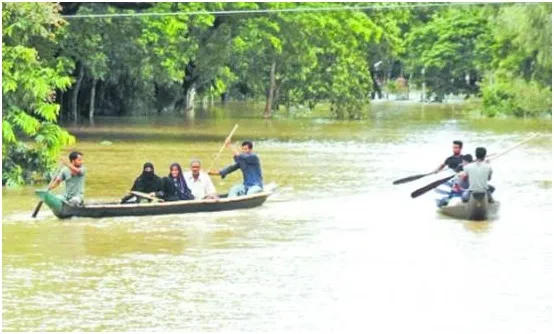 ভারী বর্ষণে লাখো মানুষ পানিবন্দী
