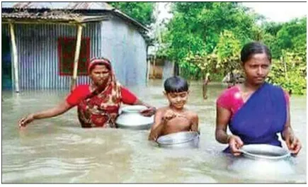 বন্যার্তদের দুর্ভোগ অসহনীয় পদ্মা আরও ফুঁসে উঠেছে