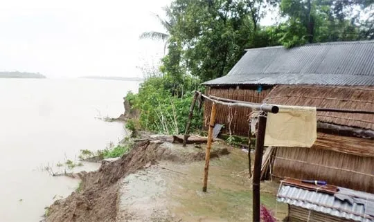 বন্যার পর বাড়ছে ভাঙন