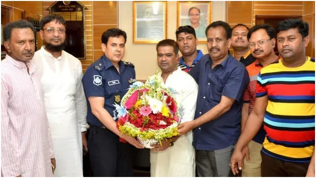 শহর দাপিয়ে বেড়ালেও নথিতে পলাতক