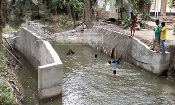 ঢালাইয়ের এক ঘণ্টার মধ্যে ভেঙে পড়লো সেতু