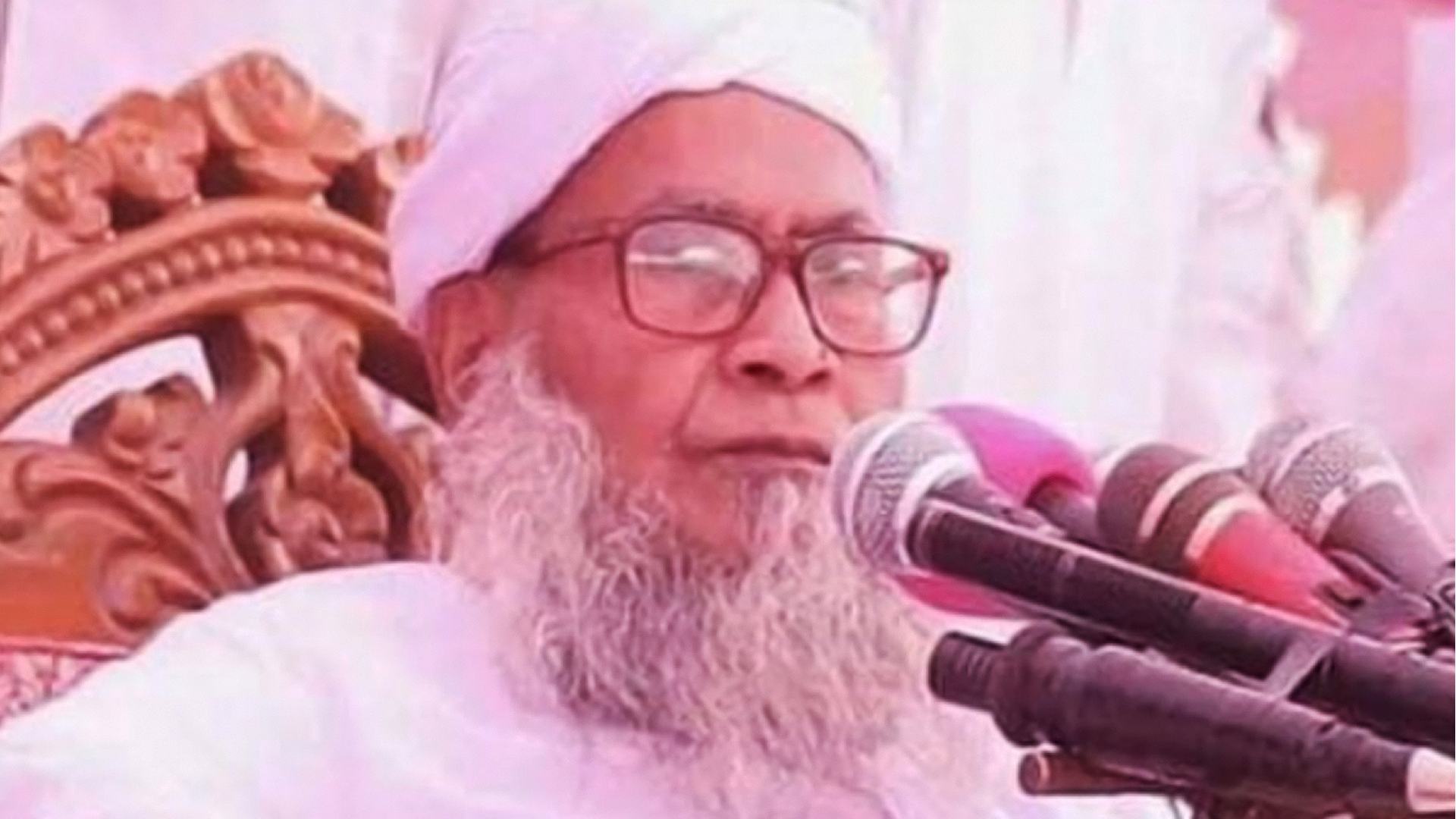 মহান মাওলার ডাকে সাড়া দিয়ে চলে গেলেন মুফতিয়ে আযম আল্লামা আব্দুস সালাম চাটগামী…
