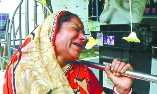 বিশ্বজিতের মায়ের বিলাপ থামছেই না