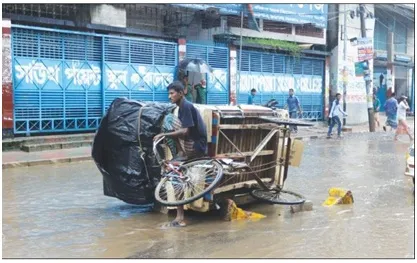 বৃষ্টিতে বেহাল ঢাকার রাস্তা