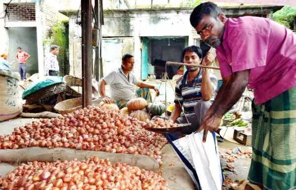 লাগামহীন পেঁয়াজের দাম