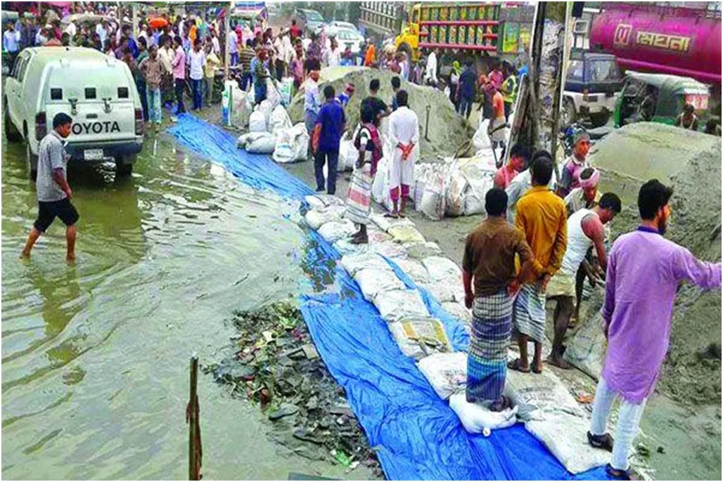 ঝুঁকিতে মহাসড়ক