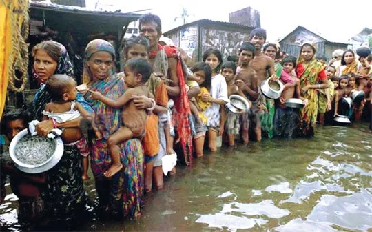 মহাবন্যার শংকা : দুর্গত এলাকায় ত্রাণের জন্য হাহাকার